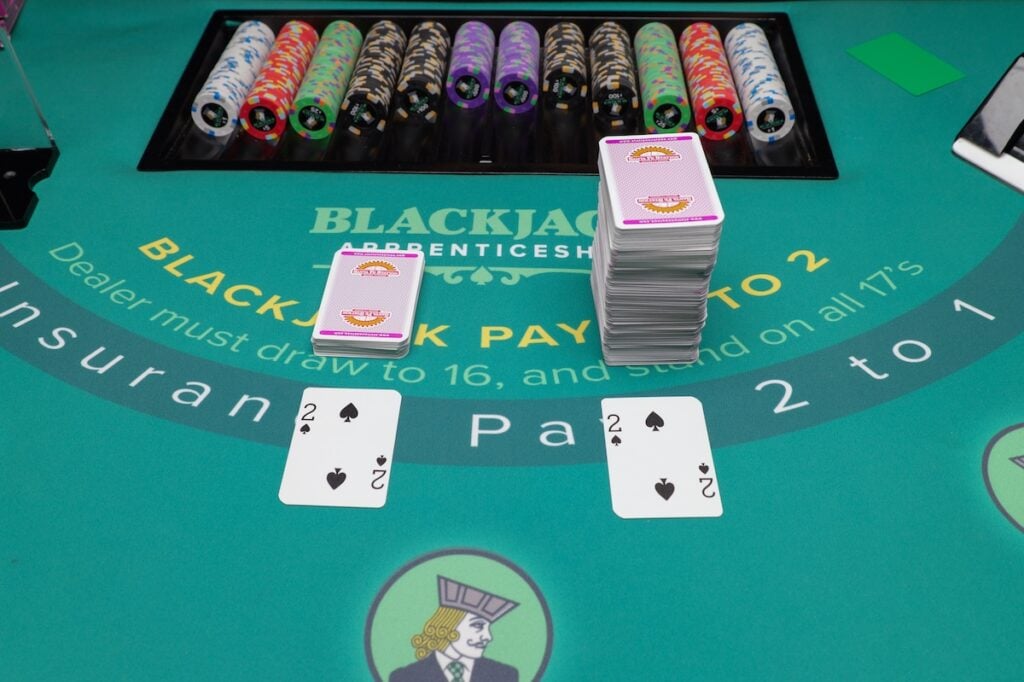 Running Count Alone is not Enough_2 Running count alone isn't enough in blackjackl